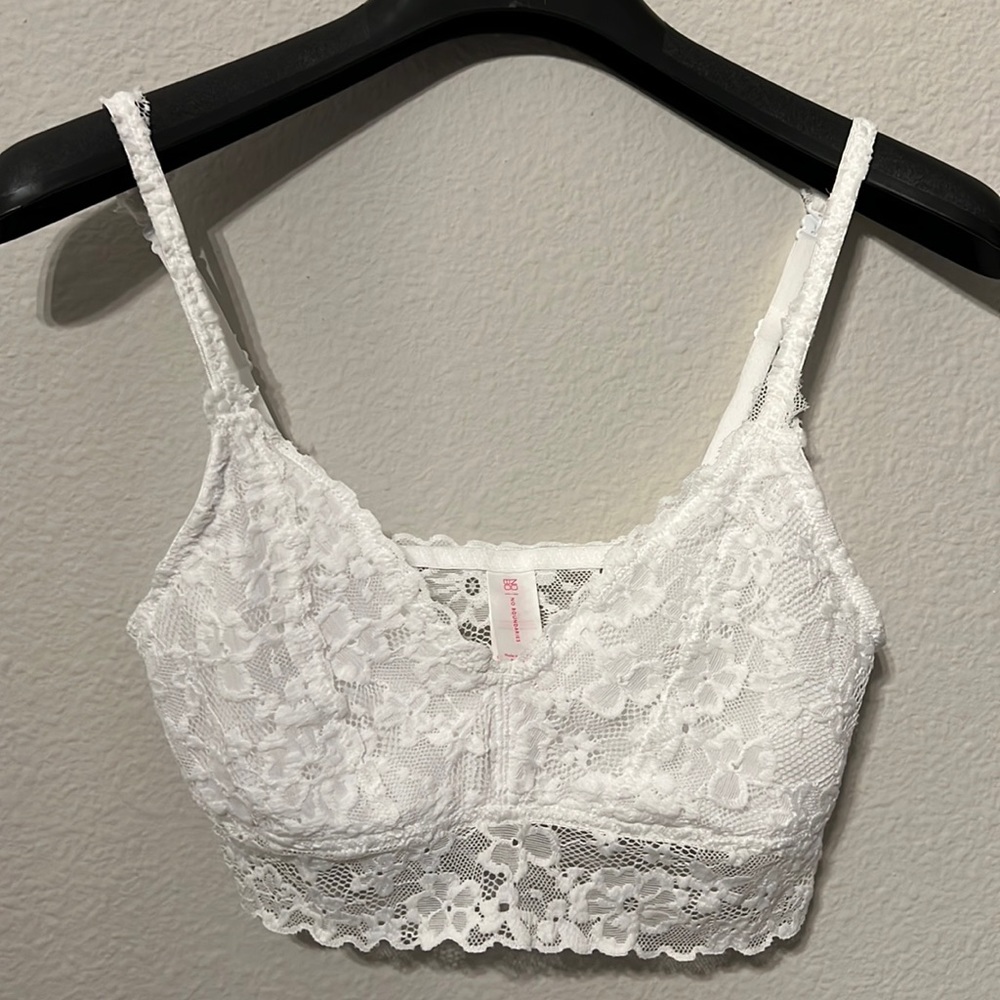 NO BOUNDARIES LACE BRALETTE: Women Small, White Color